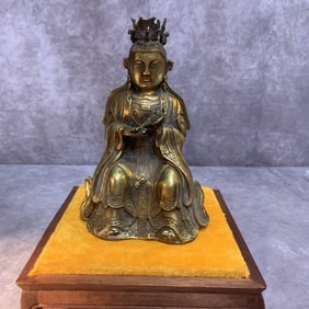 A FINE BRONZE EMPEROR STATUE