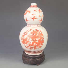 FAMILLE ROSE DRAGON PATTERN GOURD VASE