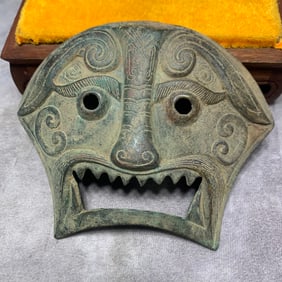 SMALL LIAO DYNASTY STYLE BRONZE MASK