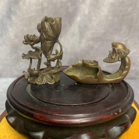 PAIR OF SMALL BRONZE LOTUS PATTERN FIGURE