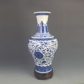 BLUE AND WHITE FLOWER PATTERN PORCELAIN VASE