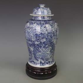 BLUE AND WHITE FLORAL GENERAL STYLE PORCELAIN JAR