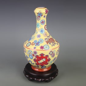 FAMILLE ROSE YELLOW-GROUND FLORAL FISH PATTERN PORCELAIN VASE