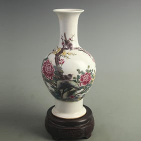 ENAMEL PEONY FLORAL PATTERN PORCELAIN DISPLAY VASE