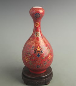 A FINE RED COLOR GLAZE GARLIC HEAD PATTERN PORCELAIN BOTTLE