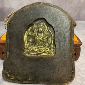 A FINE TIBETIAM BUDDHISM PENDANT