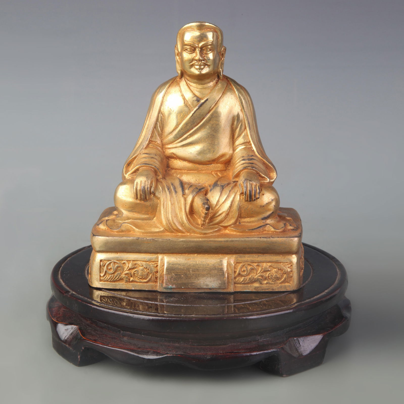A FINE BRONZE TIBETAN BUDDHA STATUE (1 of 5)