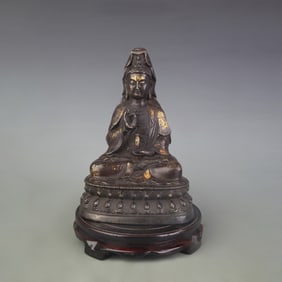 A FINE BRONZE GUANYIN STATUE