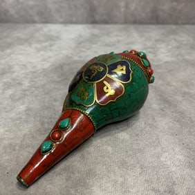 A FINELY CARVED TIBETAN BUDDHISM CONCH