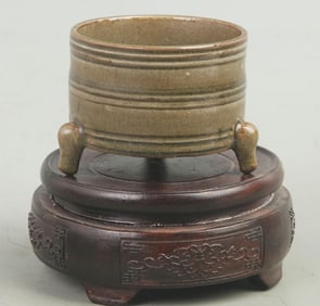A FINE LONG QUAN KILN PORCELAIN PEN WASH