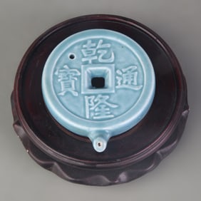 SCHOLAR’S OBJECT: SMALL PORCELAIN WATER DROPPER