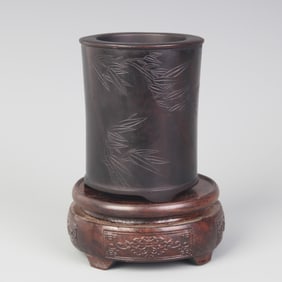 SANDALWOOD PEN HOLDER WITH BAMBOO PATTERN