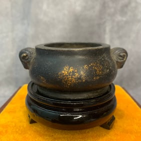 A FINE ANIMAL EAR ROUND BORNZE CENSER