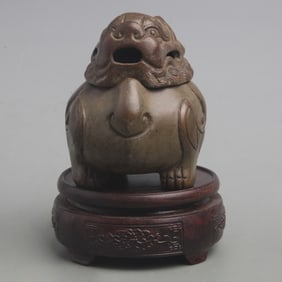 A FINE LION FIGURE BRONZE INCENSE BURNER