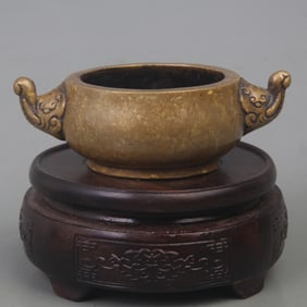 A FINE BRONZE GILDED ELEPHANT EAR CENSER