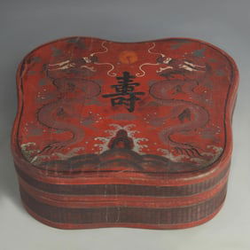A GILT LACQUER DOUBLE DRAGON PAINTED WOODEN BOX