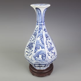 BLUE AND WHITE FLORAL PATTERN OCTAGONAL YU HU CHUN STYLE VASE
