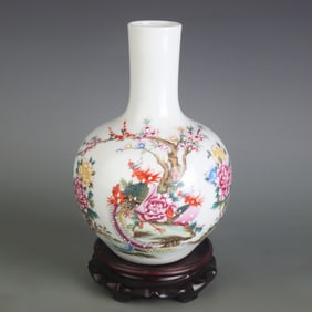 FAMILLE ROSE FLOWER AND BIRD PATTERN CELESTIAL GLOBE VASE
