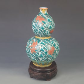 FAMILLE ROSE FISH-PATTERN GOURD STYLE PORCELAIN VASE