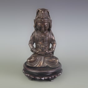 A FINE BRONZE SEATED GUANYIN STATUE