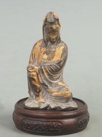 A FINE GILT BRONZE STATUE OF GUANYIN