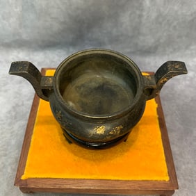 A FINE LARGE EAR ROUND BRONZE INCENSE BURNER WITH LIDE
