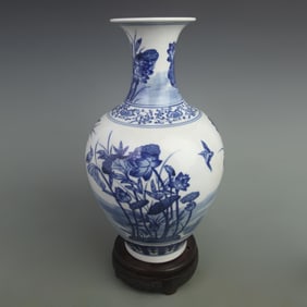 BLUE AND WHITE UNDERGLAZE RED LOTUS PATTERN PORCELAIN VASE