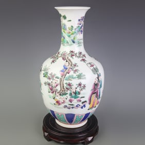 FAMILLE ROSE CHARACTER FIGURE PORCELAIN VASE