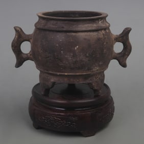 A FINE XUAN DE STYLE GILT BRONZE THREE FOOT  BRONZE CENSER