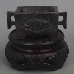 A FINE XUAN DE STYLE SQUARE BRONZE CENSER