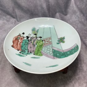 QING DYNASTY QIANLONG MARK FAMILLE ROSE DRAGON-PHOENIX PATTERN FIGURE PLATE
