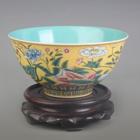 FAMILLE ROSE YELLOW GROUND FLORAL PATTERN PORCELAIN BOWL