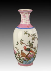 FAMILLE ROSE PEONY FLOWER AND BIRD PATTERN PORCELAIN BOTTLE