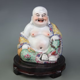 A FINE FAMILLE ROSE MAITREYA BUDDHA PORCELAIN STATUE