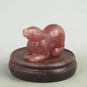 A FINE TOURMALINE MADE BEAR FIGURE DECORATION