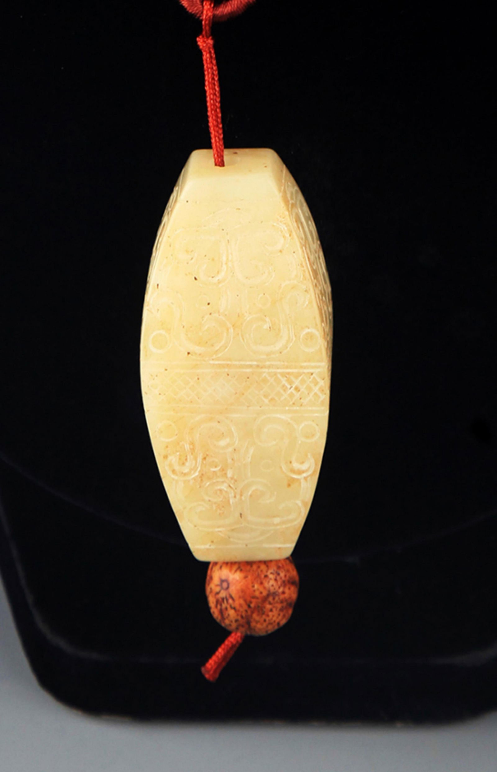 A LARGE JADE PENDANT: 20th Century, High: 2.5 inch; Width: 1.0 inch;