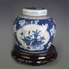 BLUE AND WHITE COLOR PORCELAIN FLORAL JAR
