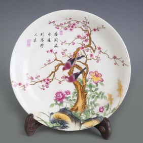 A FINE FAMILLE ROSE FLORAL PATTERN PORCELAIN PLATE