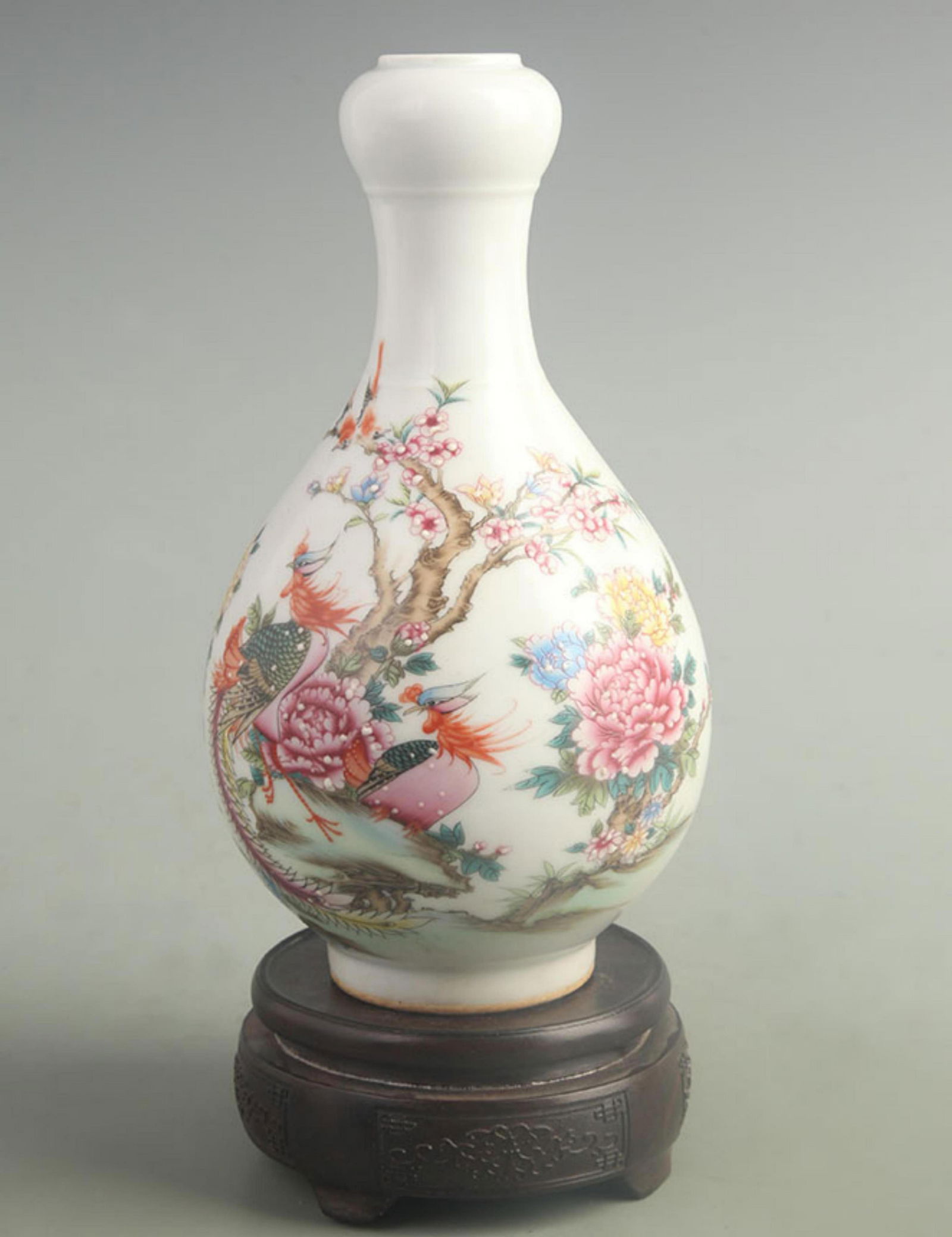 FAMILLE ROSE FLOWER PATTERN GARLIC HEAD SHAPED PORCELAIN BOTTLE (1 of 5)