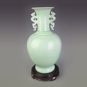 DOUBLE-EARED VASE WITH AUSPICIOUS BEAST PORCELAIN VASE