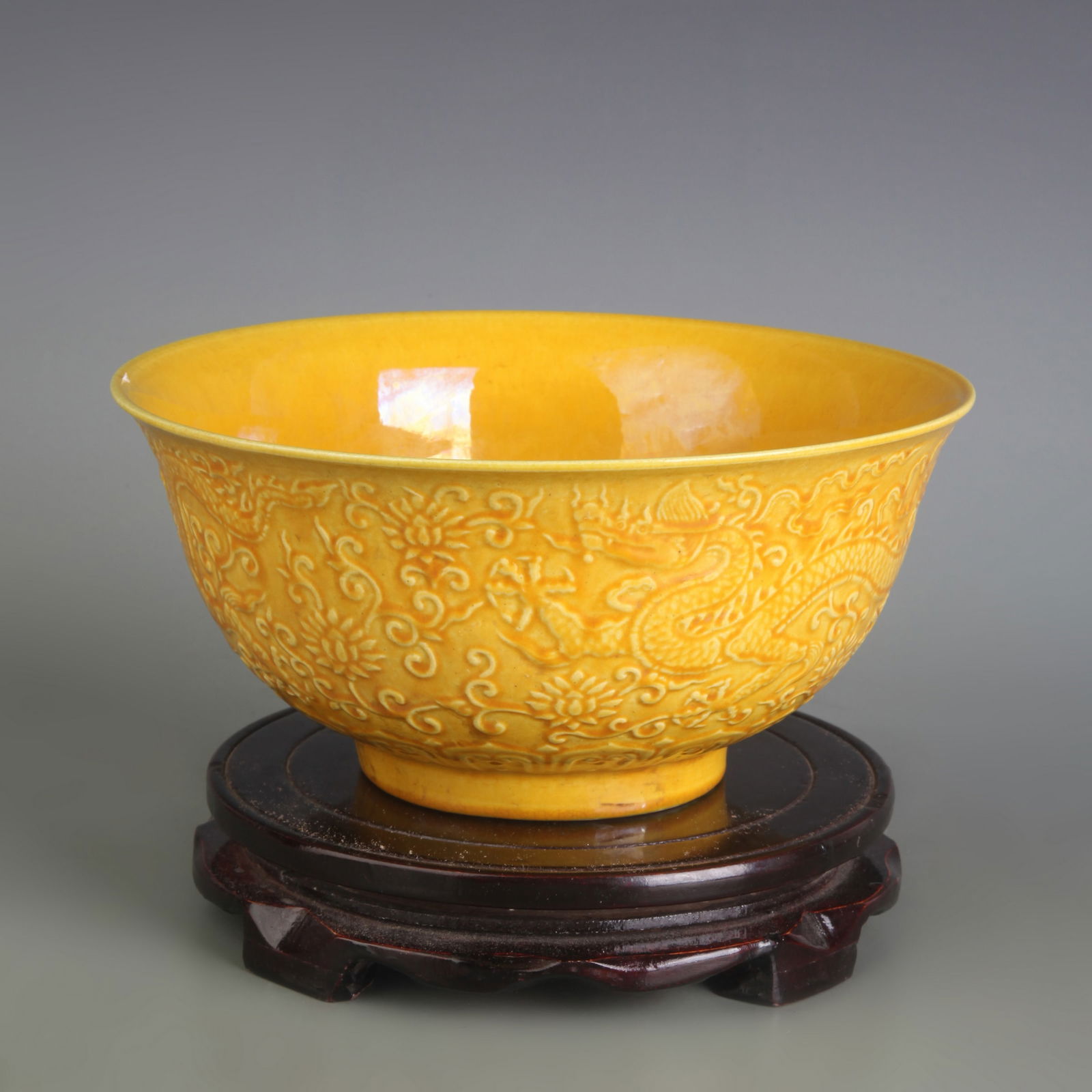 YELLOW GLAZED BOWL WITH DRAGON MOTIF: Ming Dynasty Style Hong Zhi Period, Diameter: 8.2 inch; High: 3.9 inch