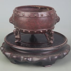 A FINE BRONZE TRIPOD CENSER WITH BEAST HANDLES