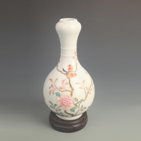 FINE FAMILLE ROSE FLOWER AND BIRD PATTERN PORCELAIN BOTTLE