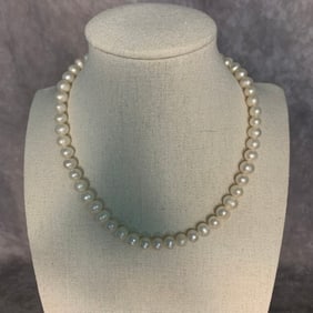 A FINE PEARL MADE NECKLACE