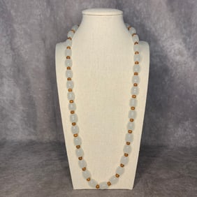 A FINE WHITE JADE MADE NECKLACE