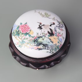 A FINE FAMILLE ROSE FLOWER AND BIRD INK BOX