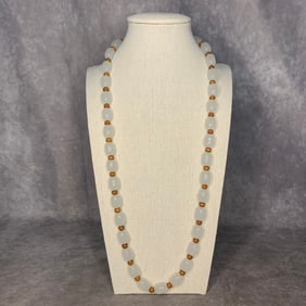 A FINE JADE MADE NECKLACE