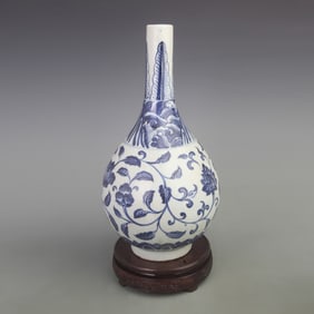 BLUE AND WHITE FLOWER PATTERN PORCELAIN BOTTLE