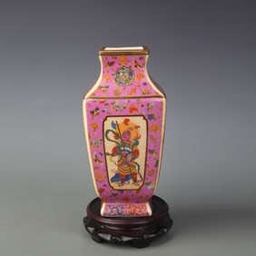 FAMILLE ROSE COLOR PORCELAIN SQUARE VASE WITH FLOWER PATTERN