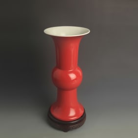 A FINE JI HONG RED GLAZED FLOWER PORCELAIN VASE